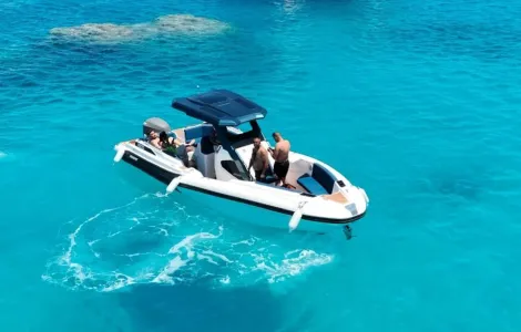 Speedboat Privé sur Mesure : Votre Liberté Sans Limite
