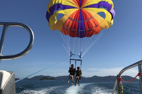 enjoying-parasailing-on-a-beautiful-sunny-morning-2026-01-08-22-25-15-utc